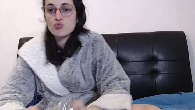 Snapshot of Lunaabbey chatting on 01-15-25, 07:23 Lunaabbey online show from 01-15-25, 07:23