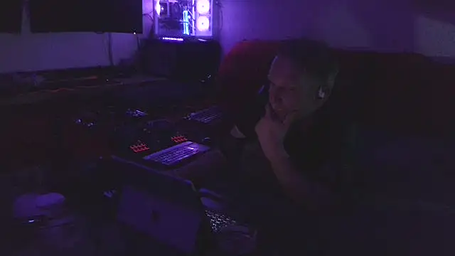 Snapshot of davidgntxxxxx chatting on 04-30-26, 05:53 davidgntxxxxx online show from 04-30-26, 05:53