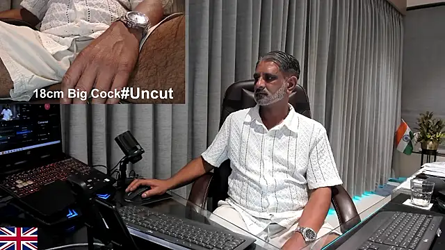 Snapshot of OnlineBossUK chatting on 03-11-26, 05:40 OnlineBossUK online show from 03-11-26, 05:40