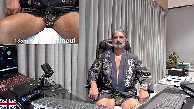 Snapshot of OnlineBossUK chatting on 03-29-26, 05:20 OnlineBossUK online show from 03-29-26, 05:20