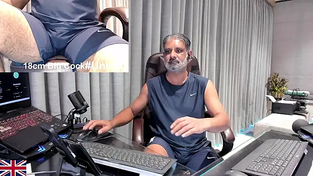 Snapshot of OnlineBossUK chatting on 03-31-26, 11:01 OnlineBossUK online show from 03-31-26, 11:01