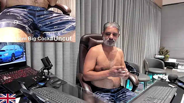 Snapshot of OnlineBossUK chatting on 04-16-26, 08:48 OnlineBossUK online show from 04-16-26, 08:48