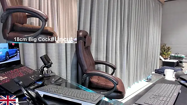 Snapshot of OnlineBossUK chatting on 04-03-26, 05:36 OnlineBossUK online show from 04-03-26, 05:36