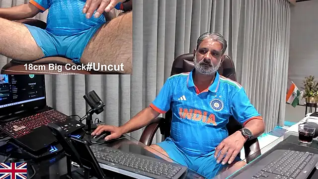 Snapshot of OnlineBossUK chatting on 03-08-26, 06:55 OnlineBossUK online show from 03-08-26, 06:55