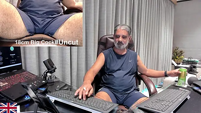 Snapshot of OnlineBossUK chatting on 04-02-26, 05:08 OnlineBossUK online show from 04-02-26, 05:08