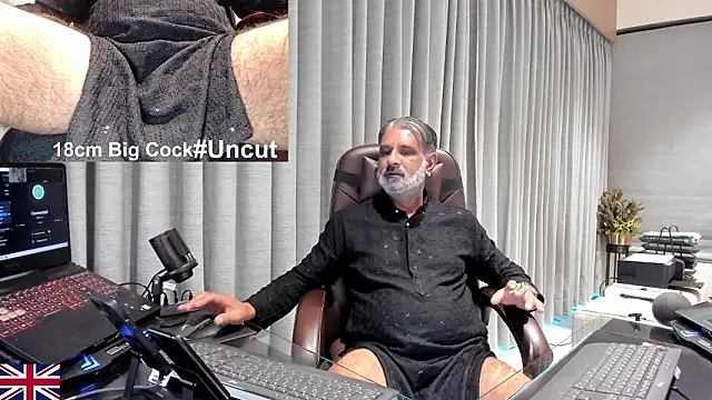 Snapshot of OnlineBossUK chatting on 03-21-26, 06:12 OnlineBossUK online show from 03-21-26, 06:12