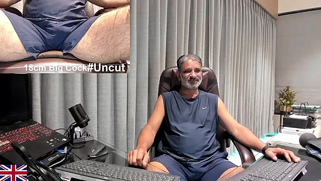 Snapshot of OnlineBossUK chatting on 03-26-26, 03:10 OnlineBossUK online show from 03-26-26, 03:10