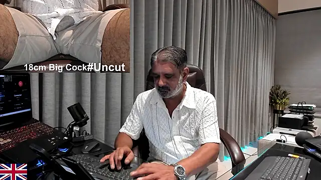 Snapshot of OnlineBossUK chatting on 03-22-26, 04:52 OnlineBossUK online show from 03-22-26, 04:52