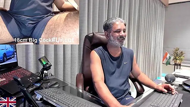 Snapshot of OnlineBossUK chatting on 03-07-26, 03:57 OnlineBossUK online show from 03-07-26, 03:57