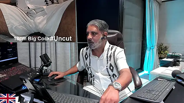 Snapshot of OnlineBossUK chatting on 04-01-26, 01:41 OnlineBossUK online show from 04-01-26, 01:41