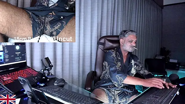 Snapshot of OnlineBossUK chatting on 04-14-26, 10:37 OnlineBossUK online show from 04-14-26, 10:37