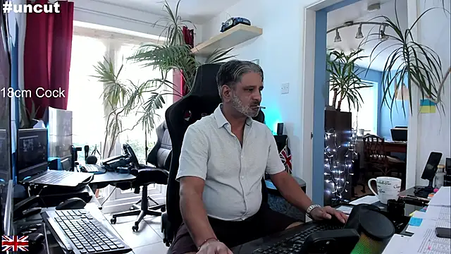 OnlineBossUK online show from 09-10-25, 03:44