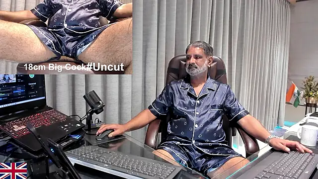 Snapshot of OnlineBossUK chatting on 03-09-26, 07:01 OnlineBossUK online show from 03-09-26, 07:01