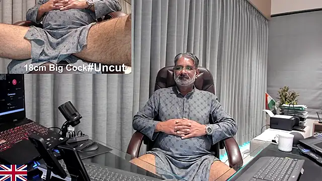 Snapshot of OnlineBossUK chatting on 03-18-26, 12:36 OnlineBossUK online show from 03-18-26, 12:36