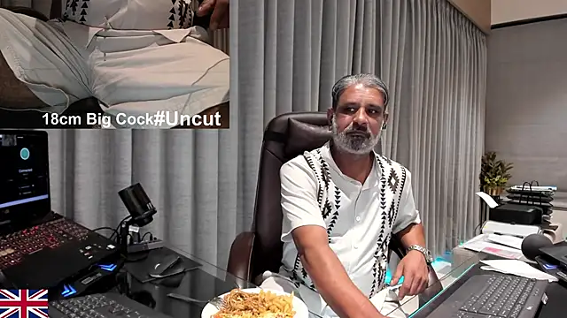 Snapshot of OnlineBossUK chatting on 03-24-26, 03:56 OnlineBossUK online show from 03-24-26, 03:56