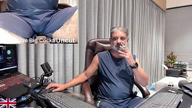 Snapshot of OnlineBossUK chatting on 03-28-26, 05:14 OnlineBossUK online show from 03-28-26, 05:14