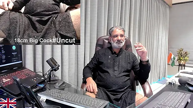 Snapshot of OnlineBossUK chatting on 03-10-26, 06:34 OnlineBossUK online show from 03-10-26, 06:34