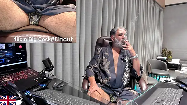 Snapshot of OnlineBossUK chatting on 04-08-26, 07:48 OnlineBossUK online show from 04-08-26, 07:48