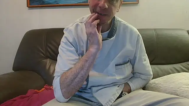 Snapshot of cloupefun chatting on 02-20-26, 07:21 cloupefun online show from 02-20-26, 07:21