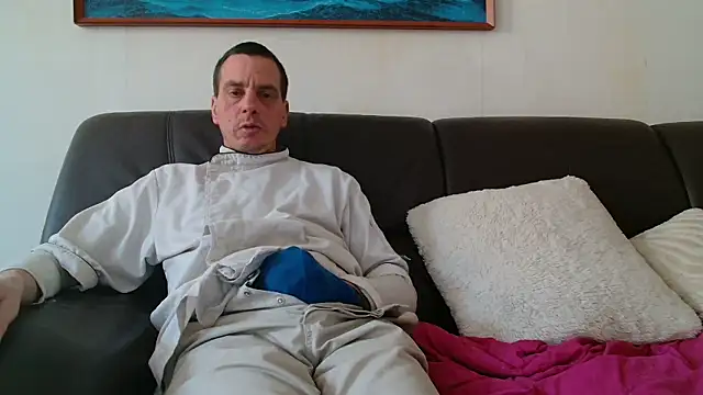 Snapshot of cloupefun chatting on 01-18-26, 01:47 cloupefun online show from 01-18-26, 01:47