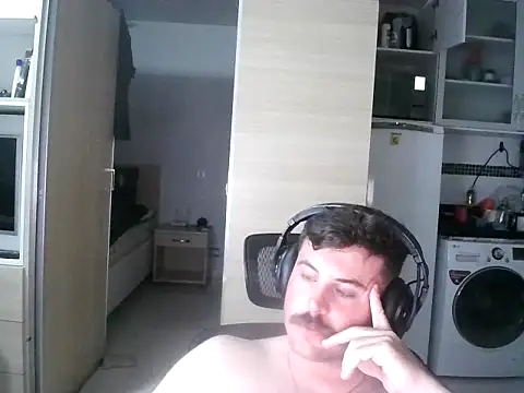 Snapshot of xk90072 chatting on 10-19-25, 01:19 xk90072 online show from 10-19-25, 01:19