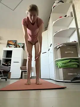 Snapshot of angelmommu chatting on 10-29-25, 05:17 angelmommu online show from 10-29-25, 05:17