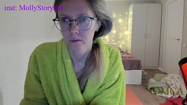 Snapshot of angelmommu chatting on 12-23-25, 04:56 angelmommu online show from 12-23-25, 04:56