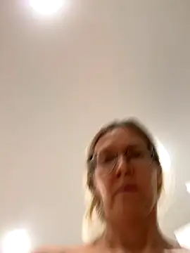 Snapshot of angelmommu chatting on 11-19-25, 04:29 angelmommu online show from 11-19-25, 04:29