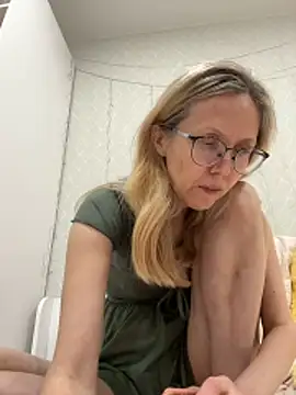 Snapshot of angelmommu chatting on 02-26-26, 01:00 angelmommu online show from 02-26-26, 01:00