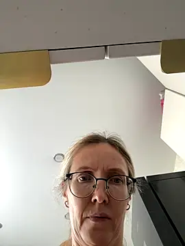 Snapshot of angelmommu chatting on 10-30-25, 08:23 angelmommu online show from 10-30-25, 08:23