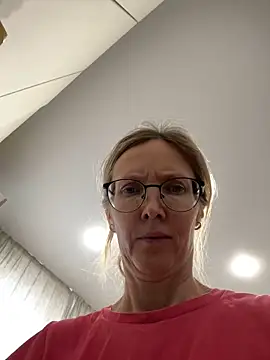 Snapshot of angelmommu chatting on 11-24-25, 09:42 angelmommu online show from 11-24-25, 09:42