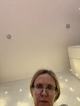 Snapshot of angelmommu chatting on 02-16-26, 11:20 angelmommu online show from 02-16-26, 11:20