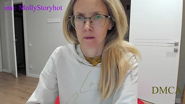 Snapshot of angelmommu chatting on 12-01-25, 08:15 angelmommu online show from 12-01-25, 08:15