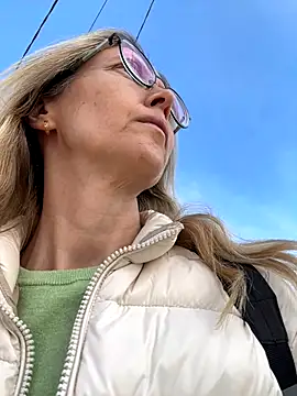 Snapshot of angelmommu chatting on 11-03-25, 10:19 angelmommu online show from 11-03-25, 10:19