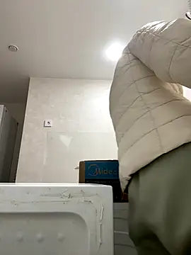 Snapshot of angelmommu chatting on 11-01-25, 04:45 angelmommu online show from 11-01-25, 04:45