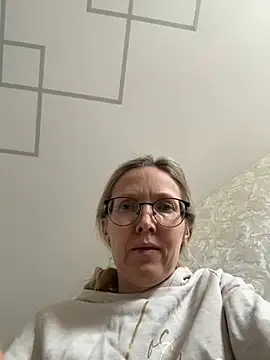 Snapshot of angelmommu chatting on 02-12-26, 09:42 angelmommu online show from 02-12-26, 09:42