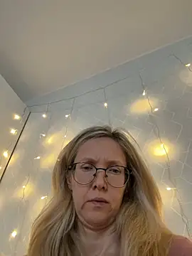 Snapshot of angelmommu chatting on 02-13-26, 08:58 angelmommu online show from 02-13-26, 08:58