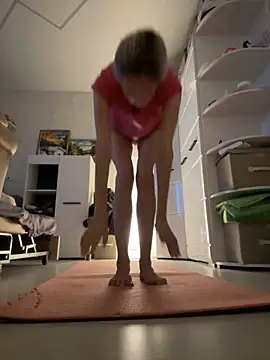 Snapshot of angelmommu chatting on 11-05-25, 04:26 angelmommu online show from 11-05-25, 04:26