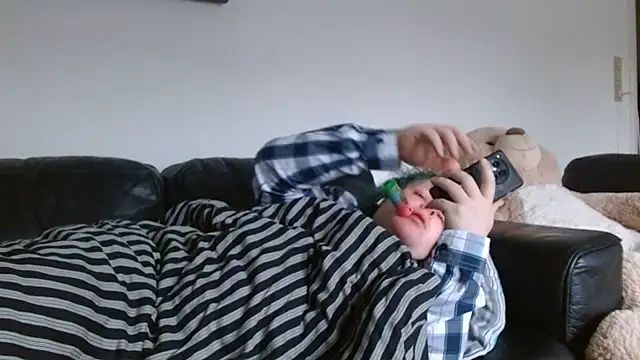 Snapshot of StarZ15 chatting on 02-10-25, 11:15 StarZ15 online show from 02-10-25, 11:15