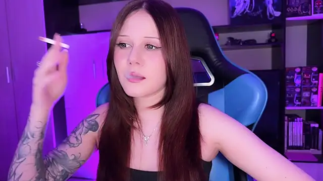 Snapshot of jasminevine chatting on 06-18-26, 07:19 jasminevine online show from 06-18-26, 07:19