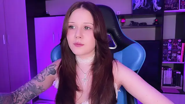 Snapshot of jasminevine chatting on 06-17-26, 03:22 jasminevine online show from 06-17-26, 03:22