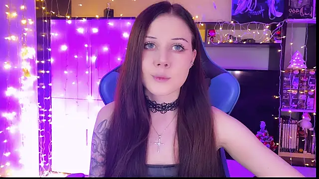 Snapshot of jasminevine chatting on 12-13-24, 04:33 jasminevine online show from 12-13-24, 04:33