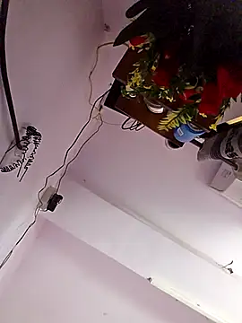 Snapshot of MOM-SUN-COUPLE chatting on 09-26-25, 09:27 MOM-SUN-COUPLE online show from 09-26-25, 09:27