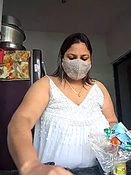 Snapshot of MOM-SUN-COUPLE chatting on 10-05-25, 10:28 MOM-SUN-COUPLE online show from 10-05-25, 10:28