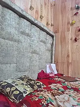 MOM-SUN-COUPLE online show from 04-12-26, 10:07