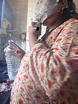 MOM-SUN-COUPLE online show from 03-31-26, 06:48