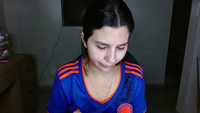 mia  lopez  online show from 06-18-26, 04:33