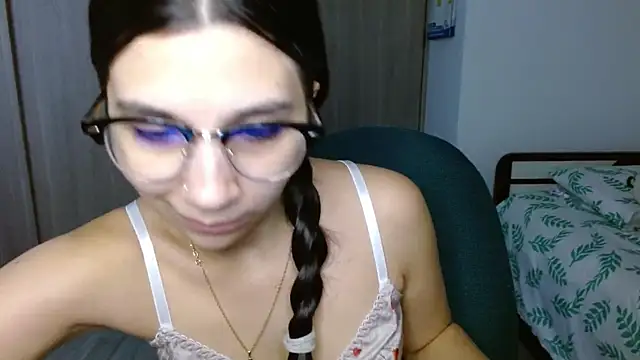 Snapshot of mia__lopez_ chatting on 12-19-25, 01:42 mia lopez online show from 12-19-25, 01:42