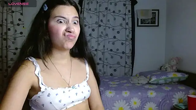 Snapshot of mia__lopez_ chatting on 01-31-25, 01:43 mia lopez online show from 01-31-25, 01:43