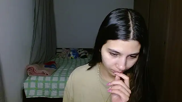 Snapshot of mia__lopez_ chatting on 10-17-25, 01:31 mia lopez online show from 10-17-25, 01:31